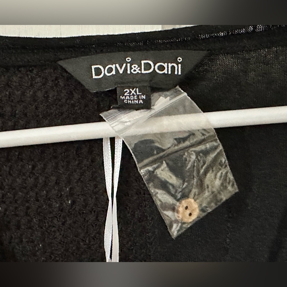 NWT Davi & Dani oversized henley-style mixed fabric button T-shirt - size 2XL - Picture 4 of 12